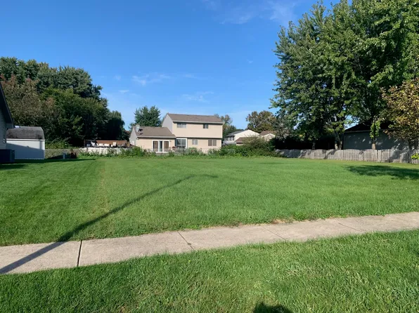 84 W Lynn St, South Elgin, IL 60177