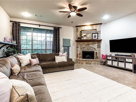4th image of 961 Club Oak Ct