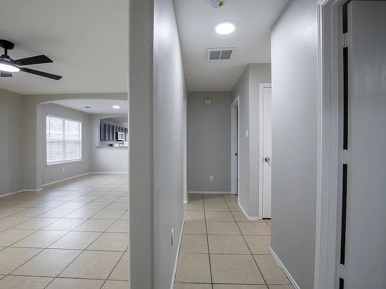 718 Remwick Dr — Photo 7