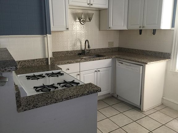 5th image of 390 Lloyd Ave APT 2