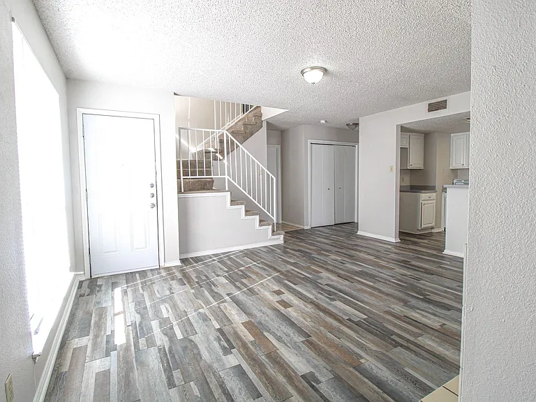 3815 Bremen Ave — Photo 5