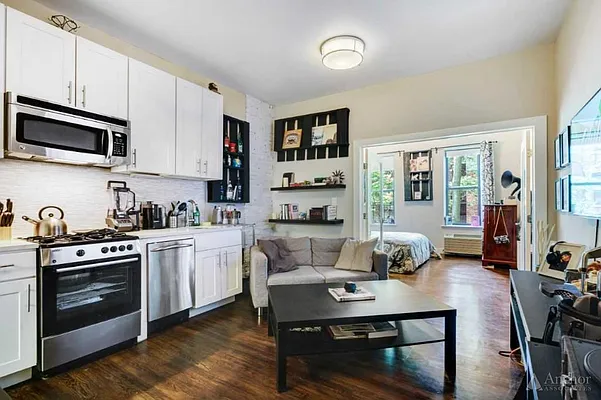 Rented by Anchor Associates | media 15