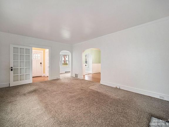 5th image of 203 S Grinnell St