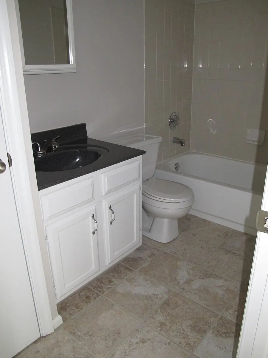 Building Photo - 9621 Vinca Cir #3