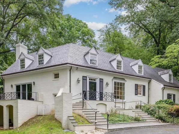 311 Ednam Dr, Charlottesville, VA 22903