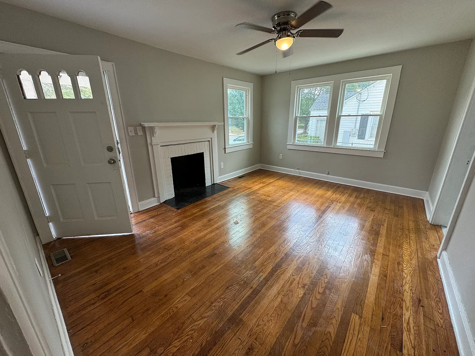 3 bed, 1060 sqft, $1,375 — Photo 3