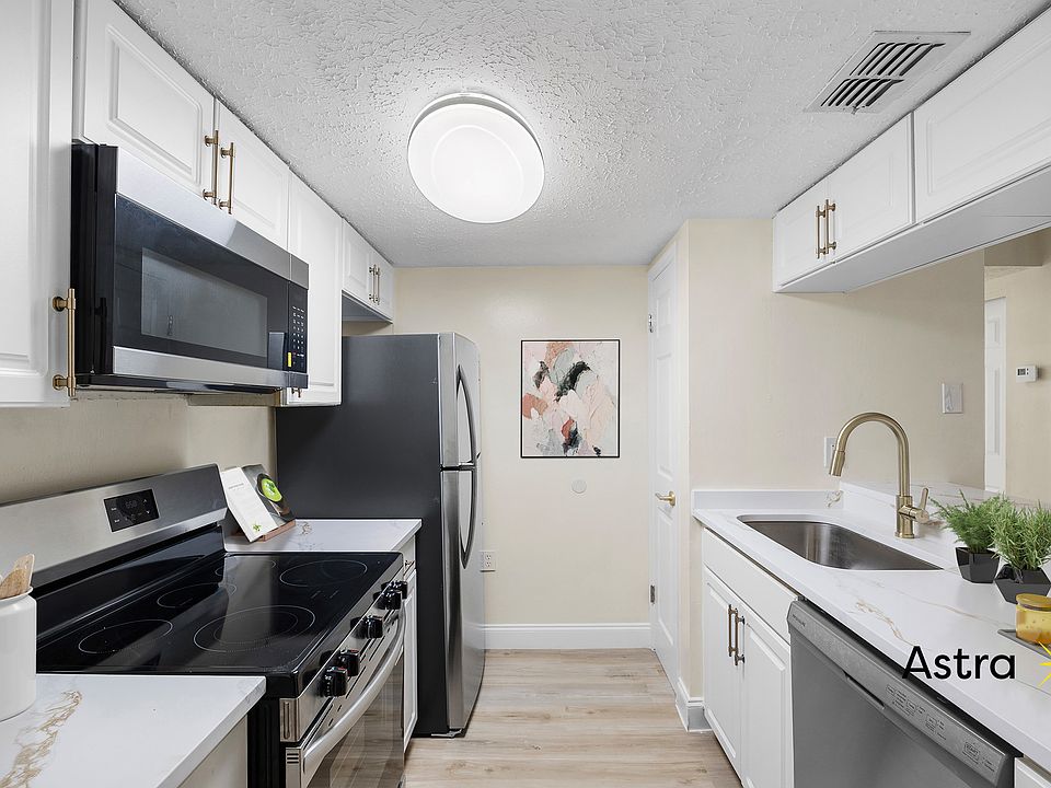 1st image of 3111 W Horatio St