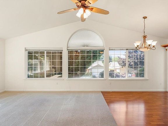 3rd image of 600 Mountain View Dr