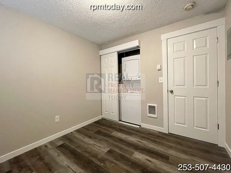 6415 Steilacoom Blvd SW Tacoma — Photo 5