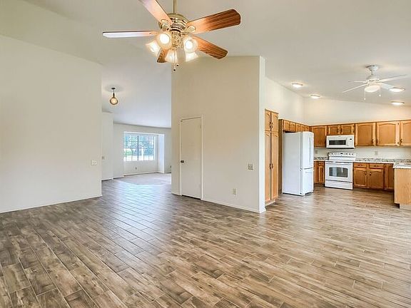 3rd image of 5518 E Evergreen St