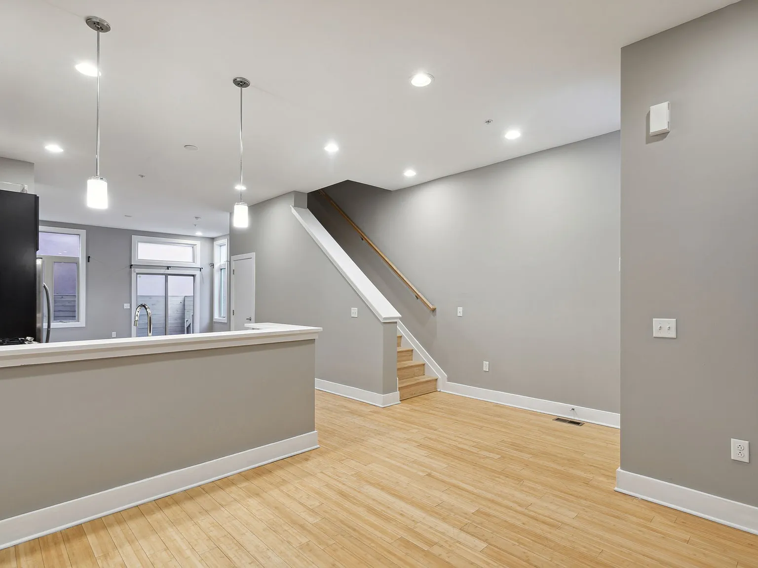 3 bed, 3.5 bath, 2100 sqft, $3,695 — Photo 4