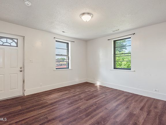3rd image of 931 W Emerald Ave