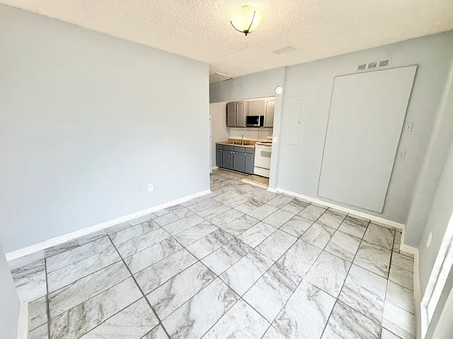 1084 Shepherd Ave #B — Photo 3