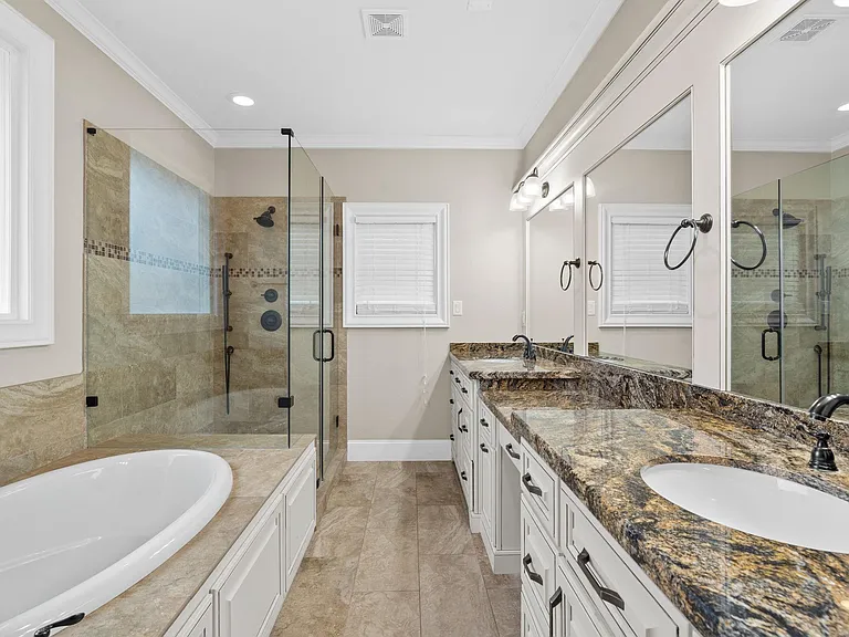 6806 Heron Dr — Photo 32