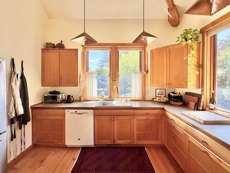719 Decker Ave — Photo 8