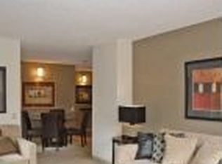 100 W Chestnut St APT 3001, Chicago, IL 60610