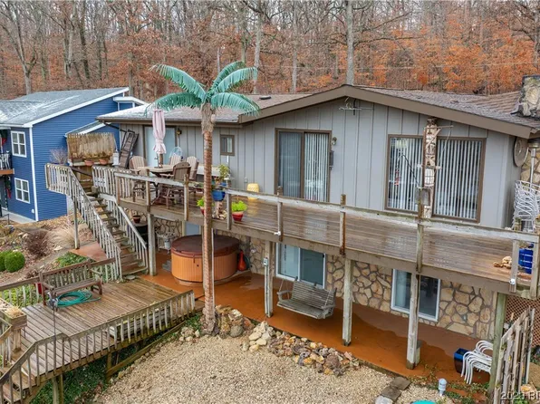 53 Sunset Dr, Lake Ozark, MO 65049