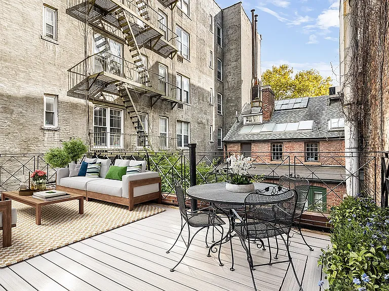 61 Perry St #CARRIAGE — Photo 13