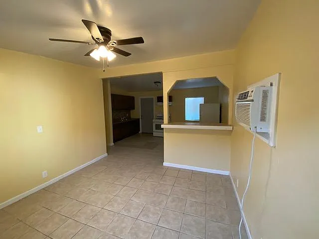 541 S Orange Ave — Photo 3
