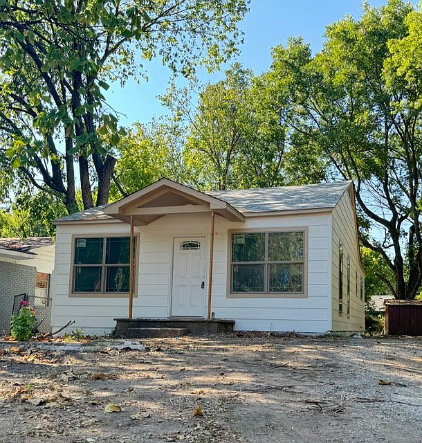 1st image of 419 W 5th St