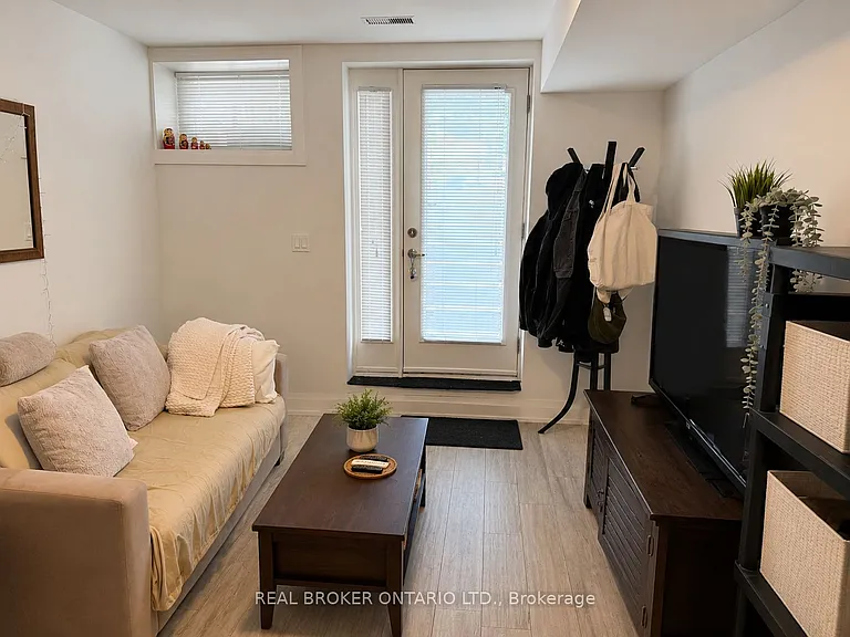 334 Monarch Park Ave #BASEMENT — Photo 5