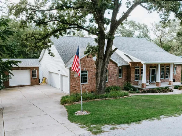 19577 Pheasant Ln, Louisville, NE 68037