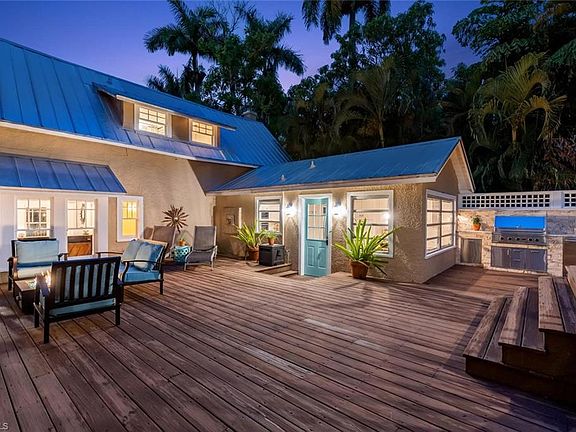 3rd image of 2712 McGregor Blvd