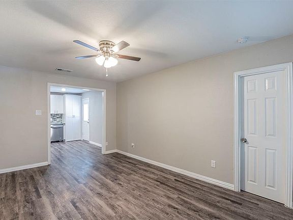 5th image of 214 Jenny Kay Ln