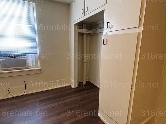 4th image of 110 W Pine Ave #1