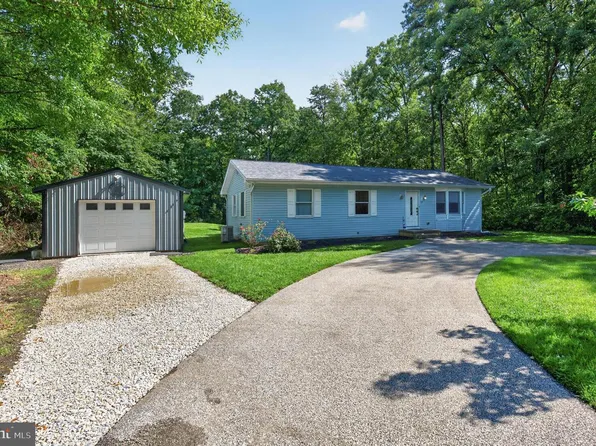 27 Grasmur Ct, Berlin, NJ 08009