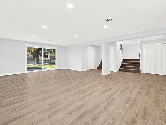 5th image of 10700 Lawler Ave