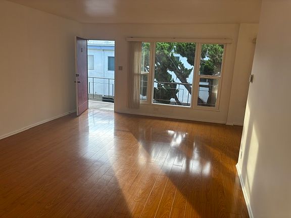 5th image of 833 11th St #8