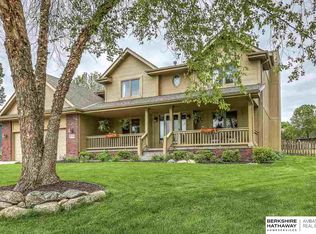 15364 Sherwood Cir N, Omaha, NE 68116