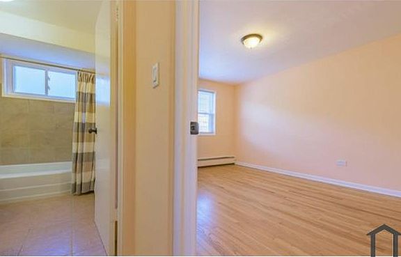 3rd image of 6823 N Seeley Ave #2