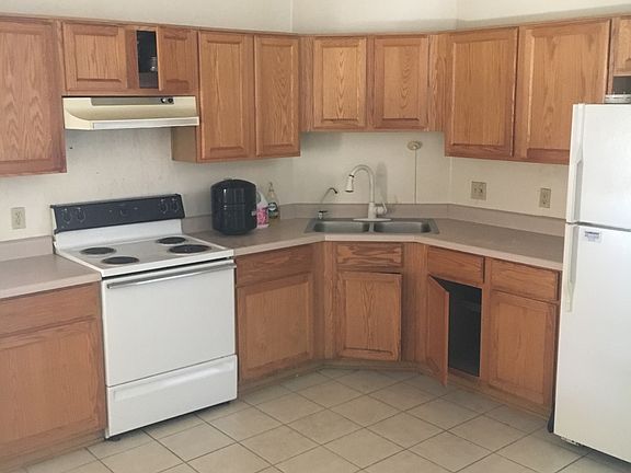 4th image of 1324 E Huntington Dr