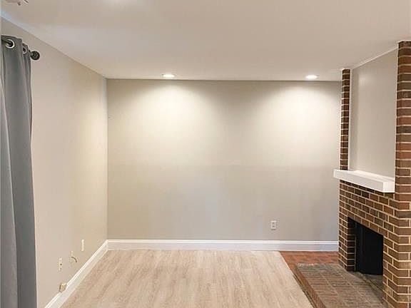 4th image of 203 E Montcastle Dr Unit B