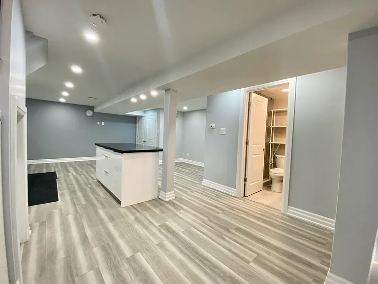 1001 Cosburn Ave #BASEMENT — Photo 2
