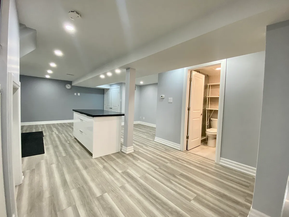 Building Photo - 1001 Cosburn Ave #BASEMENT