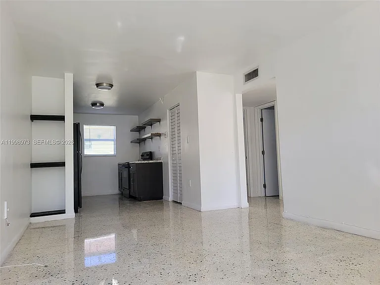 8315 NE Miami Ct #4 — Photo 6