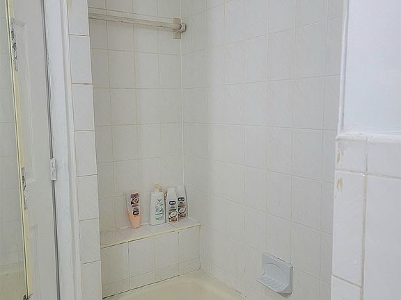 5th image of 128 Dekalb Ave