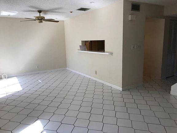 5th image of 3904 Flamewood Ln #217