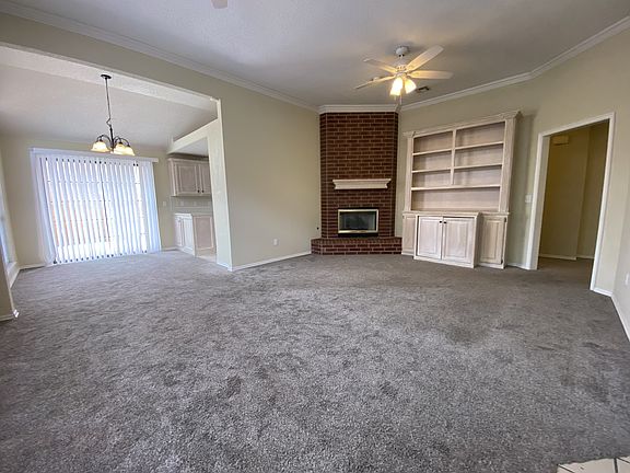 Living room - entrance view