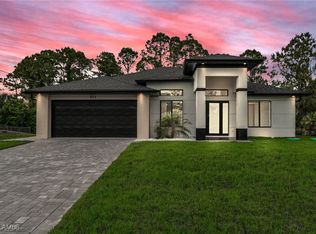 911 Anthony St E, Lehigh Acres, FL 33974