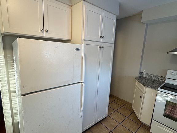 4th image of 265-267 W Lakeview Ave