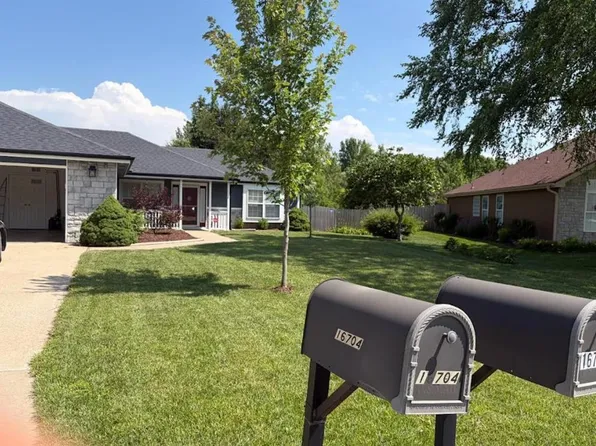 16705 Freeman Dr, Basehor, KS 66007