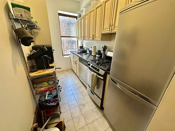 2nd image of 135 W 10th St APT 19