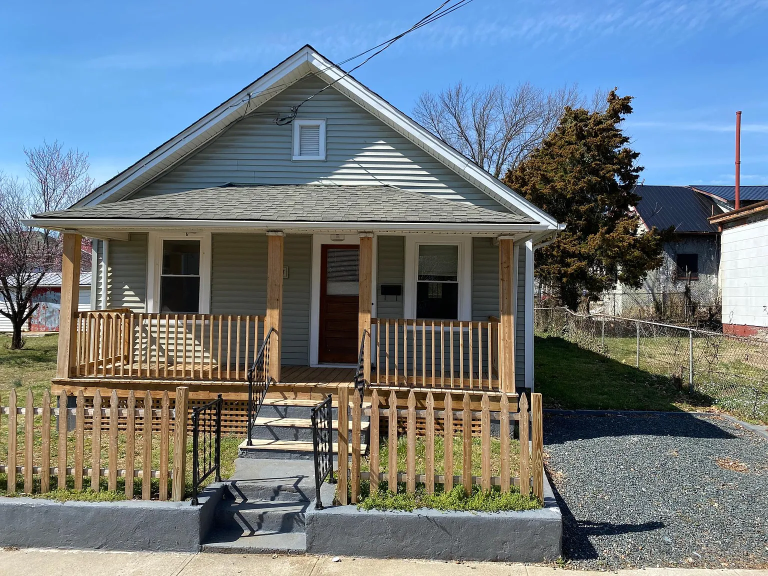 2 bed, 952 sqft, $1,400 — Photo 1