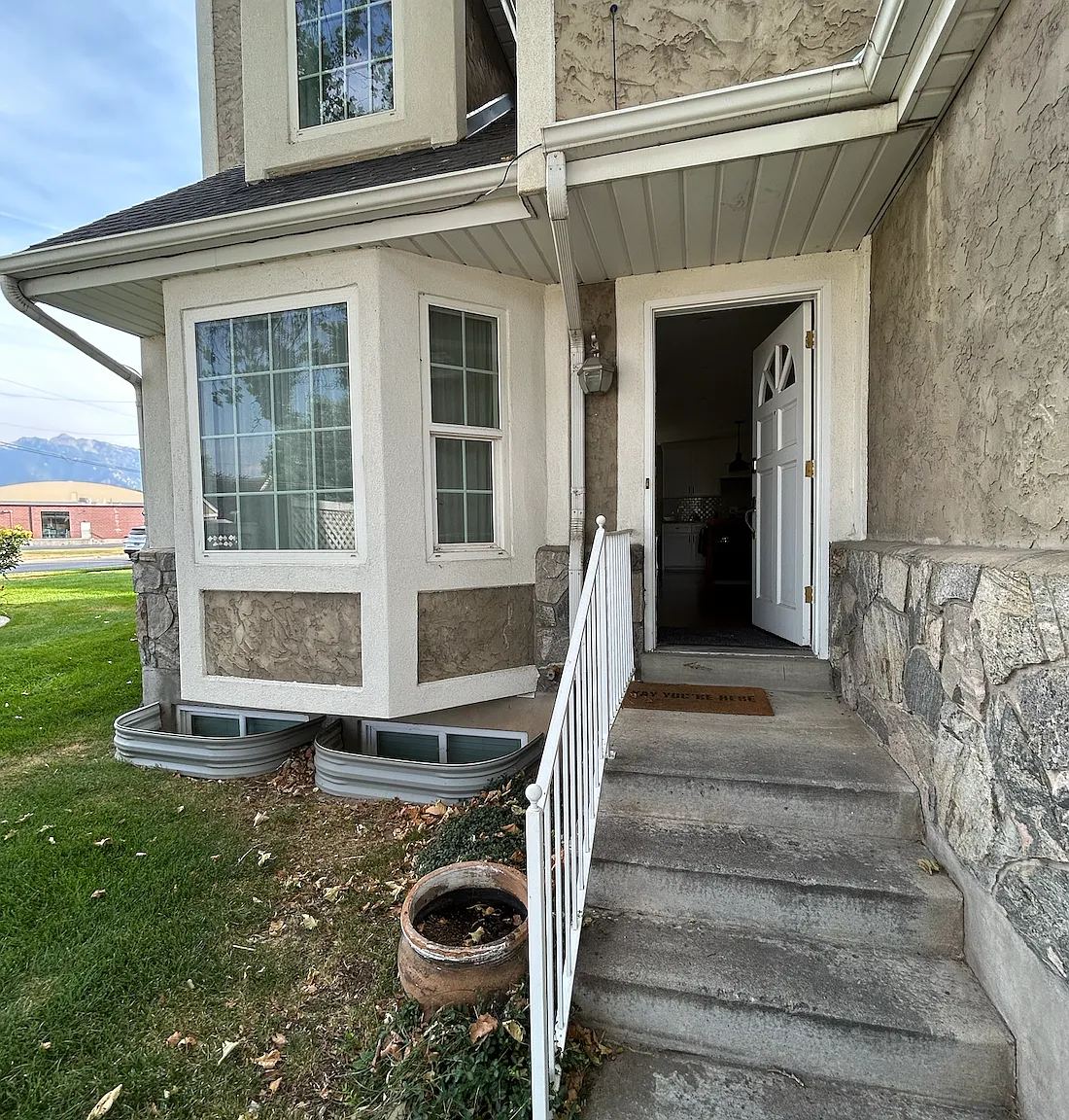 3 bed, 2.5 bath, 1928 sqft, $3,200 — Photo 3