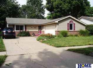 5001 Woodhaven Dr, Lincoln, NE 68516