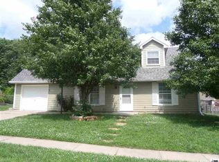 1016 Parkview Rd, Lawrence, KS 66049